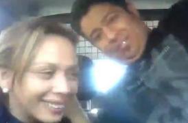 Doi poliţişti în misiune au fost filmaţi făcând amor în maşină, chiar în timp ce erau alertaţi de un jaf (VIDEO)