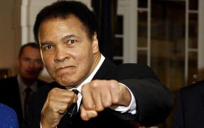 DE NECREZUT! Fiul lui Muhammad Ali şi mama sa, REŢINUŢI de aeroportul din Florida din cauza numelui
