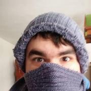 Un tânăr din Vaslui i-a tăiat gâtul bunicii sale, fostă învăţătoare, apoi a ţinut-o în casă moartă, două zile