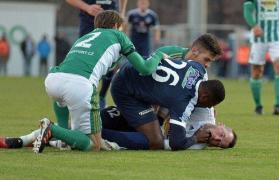 VIDEO A devenit erou, după ce i-a salvat viaţa portarului advers, în timpul unui meci