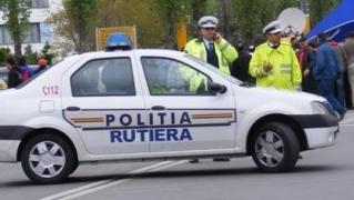 ÎMPUȘCĂTURI ca-n filme la Sebeș, pentru oprirea unei mașini suspecte. Polițiștii, obligați să execute foc spre mașină!