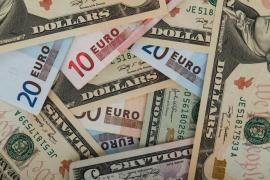 Euro şi dolarul urcă din nou la 4,5160 lei/euro, respectiv 4,2610 lei/dolar