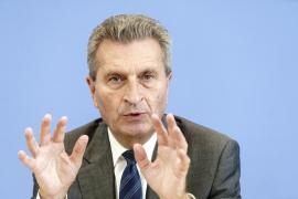 "UE nu trebuie să cedeze. Donald Trump joacă jocul dezbină şi stăpâneşte"