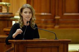 Scandal MONSTRU în Parlament. Alina Gorghiu izbucneşte: "Nu ştiu de ce v-aţi trezit aşa prost în această dimineaţă. Mi-e lehamite de pesedişti obraznici!"