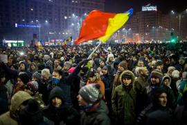 Protestele din Piaţa Victoriei cresc semnificativ încasările operatorilor de telefonie mobilă