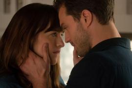 Apariţie INCENDIARĂ la premiera filmului "Fifty Shades Darker". Imagini sexy cu protagonista peliculei, Dakota Johnson (GALERIE FOTO)