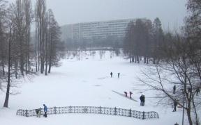 TRAGEDIE în Parcul IOR, din Capitală! O femeie dată dispărută luna trecută a fost găsită MOARTĂ, sub zăpadă