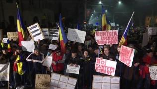 LIVE VIDEO - Proteste în faţa Palatului Cotroceni. Câteva MII de manifestanţi au cerut demisia preşedintelui Klaus Iohannis