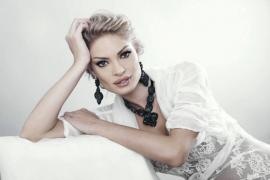 VALENTINA PELINEL, printre rochii de MIREASĂ şi invitaţii de NUNTĂ! Se pregăteşte frumoasa blondă să-şi unească destinul cu BORCEA?