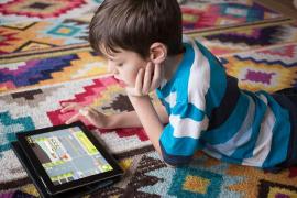 AVERTISMENT PENTRU PĂRINŢI! Ce fac jumătate dintre copiii sub şase ani dacă sunt lăsaţi singuri în dormitor