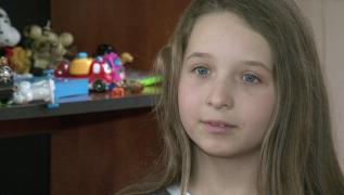 Gest IMPRESIONANT al unei FETIŢE de doar ZECE ANI din Iaşi, după ce a găsit pe stradă un portofel plin cu bani