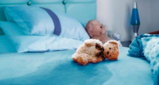 Băieţel de numai 5 ani, ALUNGAT de acasă în toiul nopţii pentru că a făcut pipi în pat! Copilul a fost găsit MORT câteva ore mai târziu