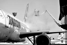 Zboruri cu întârzieri la decolare pe aeroporturile din Bucureşti, din pricina condiţiilor meteo