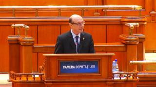 Băsescu îl IRONIZEAZĂ pe Dragnea în Parlament. Replica preşedintelui PSD!