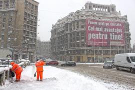 NEWS ALERT! Meteorologii au anunţat cât va mai ninge în Bucureşti şi ce strat de zăpadă se va depune