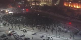 Proteste în Piaţa Victoriei. Mii de oameni au înfruntat vremea rea, a noua seară la rând