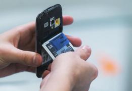 FOC la o fabrică Samsung! Cauza incendiului ar fi fost nişte baterii defecte (VIDEO)