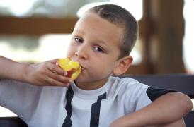 Date ÎNGRIJORĂTOARE: În România, UNUL din ZECE copii merge la culcare FLĂMÂND