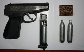 Mai multe colete CU ARME, descoperite la marginea Piteştiului