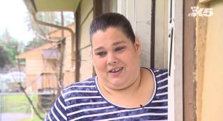 O femeie a găsit la uşa casei un mesaj SFĂŞIETOR de la un băieţel rămas fără mamă. Ce a făcut după aceea, te va lăsa fără glas