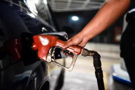 Uiţi pe care parte a maşinii este capacul rezervorului, când alimentezi? O informaţie BANALĂ te face să nu dai greş niciodată