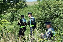 Bărbatul din Argeş care şi-a UCIS fosta soţie în faţa copiilor, de NEGĂSIT. Localnicii îngroziţi s-au BARICADAT în case, poliţia îl caută în pădure