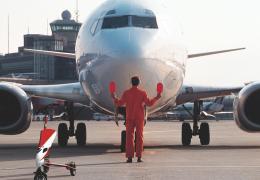 Avion TAROM, oprit la sol pe Otopeni, din cauza unei defecţiuni. Aeronava trebuia să decoleze spre Oradea