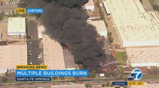 Incendiu violent în California, au fost ordonate evacuări