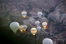 Zeci de turişti, RĂNIŢI în centrul Turciei după ce au zburat cu baloane cu aer cald (VIDEO)