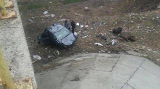 Copil de 14 ani, RĂNIT după ce a căzut în gol cu maşina furată de la părinţi (FOTO)