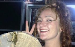 O tânără de 28 de ani a fost VIOLATĂ şi UCISĂ. Trupul dezgolit i-a fost ARUNCAT PE CÂMP