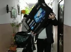 VIDEO Cum a intrat poliţia, în această dimineaţă, peste un timişorean acuzat de pornografie infantilă! "Din păcate, da!"