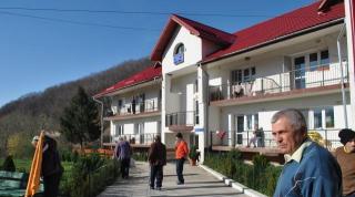 INDIFERENŢĂ CRIMINALĂ? Directorul unui centru de bătrâni a tolerat, trei ani, ca pensionarii să bea apă infestată cu fecale