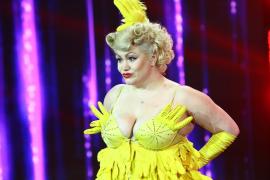 April O’Peel din Canada va întruchipa o găină pe scena ”iUmor”, într-un număr complet neașteptat