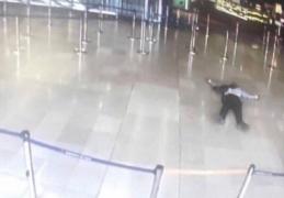 BREAKING NEWS! Bărbatul împuşcat mortal pe Aeroportul Orly din Paris, un MUSULMAN radicalizat cunoscut de autorităţi care luase un ostatic (FOTO şi VIDEO)