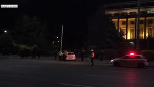 DOSAR PENAL pentru distrugere în cazul femeii care a intrat cu maşina în porţile Guvernului. Poliţiştii cer şi evaluare psihiatrică