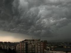 NOI ALERTE METEO! Este COD GALBEN în mai multe judeţe din ţară. Ce-i aşteptă pe bucureşteni, în următoarele ore