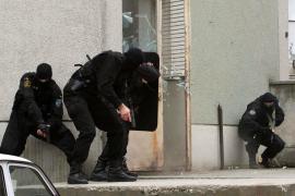 Mascaţii au greşit ADRESA! IPJ Buzău explică de ce anchetatorii care îl căutau pe un fost secretar de stat, au intrat peste O BĂTRÂNĂ