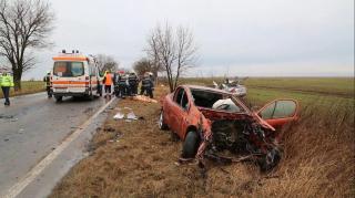 Teribil accident în Timiş! Două persoane, o mamă şi fiul ei, au murit, iar alte 3 au fost rănite