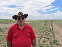 E acest domn adevăratul moştenitor al coroanei britanice? El spune că-l va detrona pe Prinţul Charles