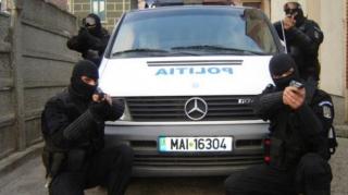 FOCURI DE ARMĂ pe AUTOSTRADA SOARELUI. Poliţiştii au folosit armamentul din dotare pentru a opri o maşină înmatriculată în Spania!