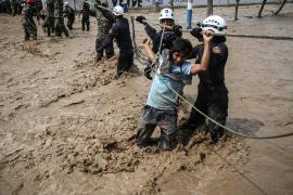 Tragedie în Peru: Peste ŞAPTEZECI DE MII de persoane sunt sinistrate, iar 75 au murit în urma inundaţiilor