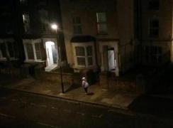 IMAGINI TERIFIANTE în cazul bebeluşilor români MASACRAŢI de tată, cu ciocanul, în Londra! MOMENTUL SFÂŞIETOR când mama copiilor iese în stradă şi ţipă după ajutor (VIDEO)