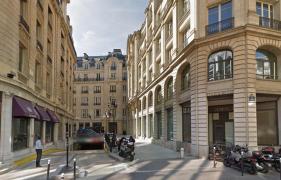 ALERTĂ CU BOMBĂ la Paris. O sută de persoane au fost EVACUATE