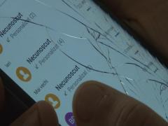 Polițiștii brașoveni, ÎN ALERTĂ, după ce o tânără de 19 ani ar fi primit pe mobil un cod de acces pentru jocul BALENA ALBASTRĂ