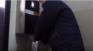 Incredibil, dar adevărat! Chinezii au instalat dispozitive de RECUNOAŞTERE FACIALĂ în toaletele publice. Motivul incredibil pentru care au făcut asta