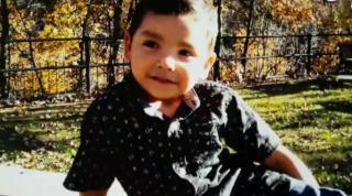 DRAMĂ CUMPLITĂ! Băieţel de 4 ani, găsit SPÂNZURAT într-o cabină de probă. Mama copilului: "Se poate întâmpla oricui!" (VIDEO)