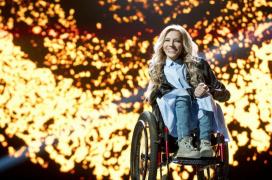 SCANDAL LA EUROVISION: Concurenta din Rusia, o cântăreaţă aflată în scaun cu rotile, NU ARE VOIE să intre în Ucraina. Care este motivul (VIDEO)