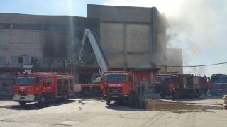 NEWS ALERT: INCENDIU în Capitală. Un depozit a fost cuprins de flăcări FOTO