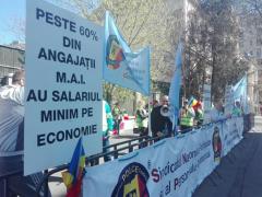 Proteste la Ministerul Muncii. Poliţiştii cer salarii mai mari